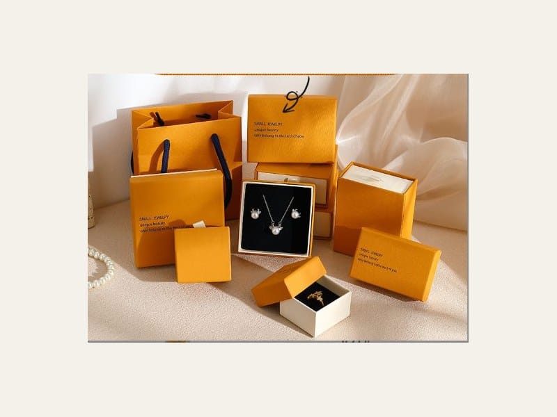 Paper Bags for retail packaging